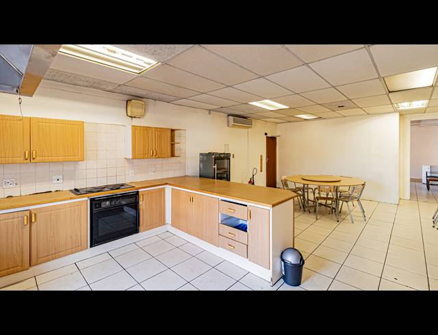 2,278M² OFFICE FOR SALE IN FERNDALE